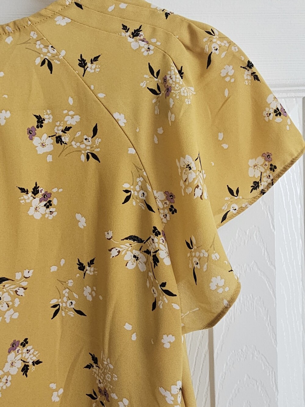 Floral Flutter Sleeve Blouse - Picture 7 of 7